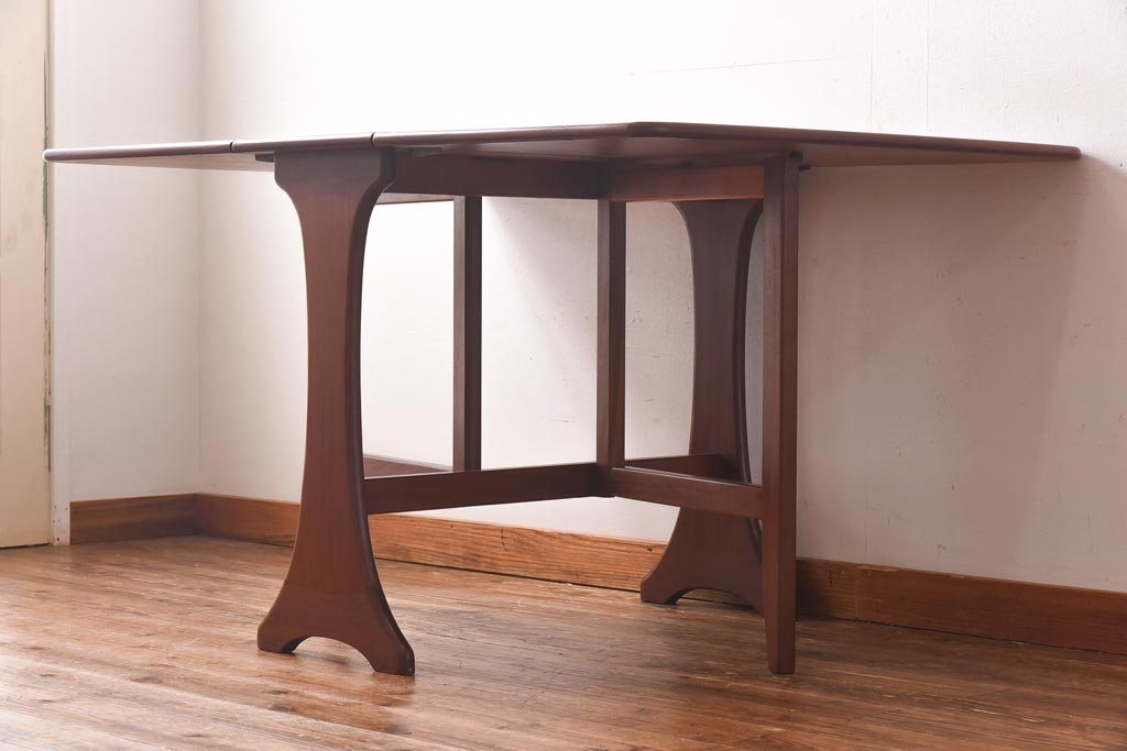 ビンテージ家具　北欧ヴィンテージ　チーク材　木目の美しさが活きるシンプルなデザインのゲートレッグテーブル(バタフライテーブル、エクステンションテーブル)