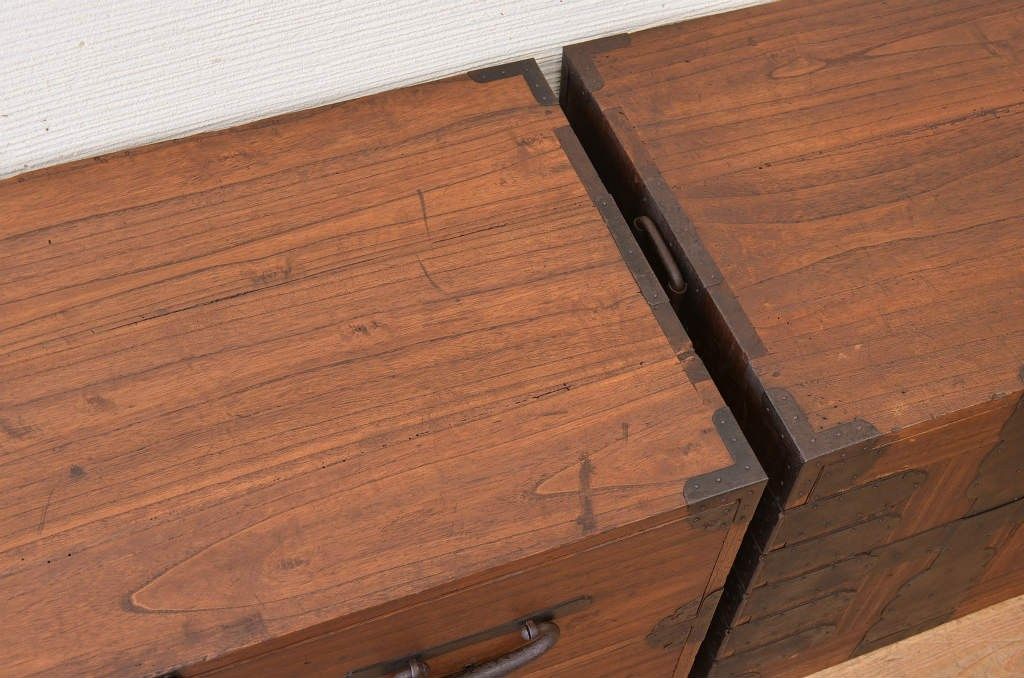 アンティーク家具　☆明治時代　総桐観音開き時代箪笥(桐箪笥、桐たんす)