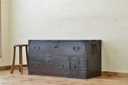 アンティーク家具　古民具　骨董　江戸時代金具の立派な時代箪笥ローチェスト