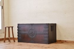 アンティーク家具　古民具　骨董　江戸時代金具の立派な観音開き時代箪笥