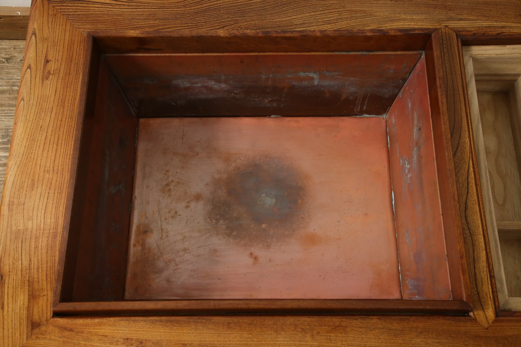 中古　美品　趣のある和の空間づくりにおすすめな欅(ケヤキ)材の関西火鉢(長火鉢、囲炉裏テーブル、座卓、リビングテーブル)(R-058699)