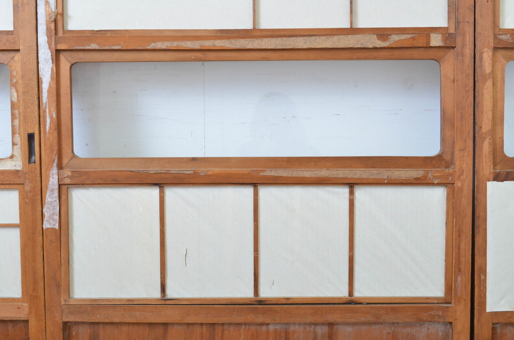 アンティーク建具　高級品　上質な和の空間づくりにおすすめの裏障子付き万本格子戸4枚セット(ガラス帯戸、引き戸)(R-064307)