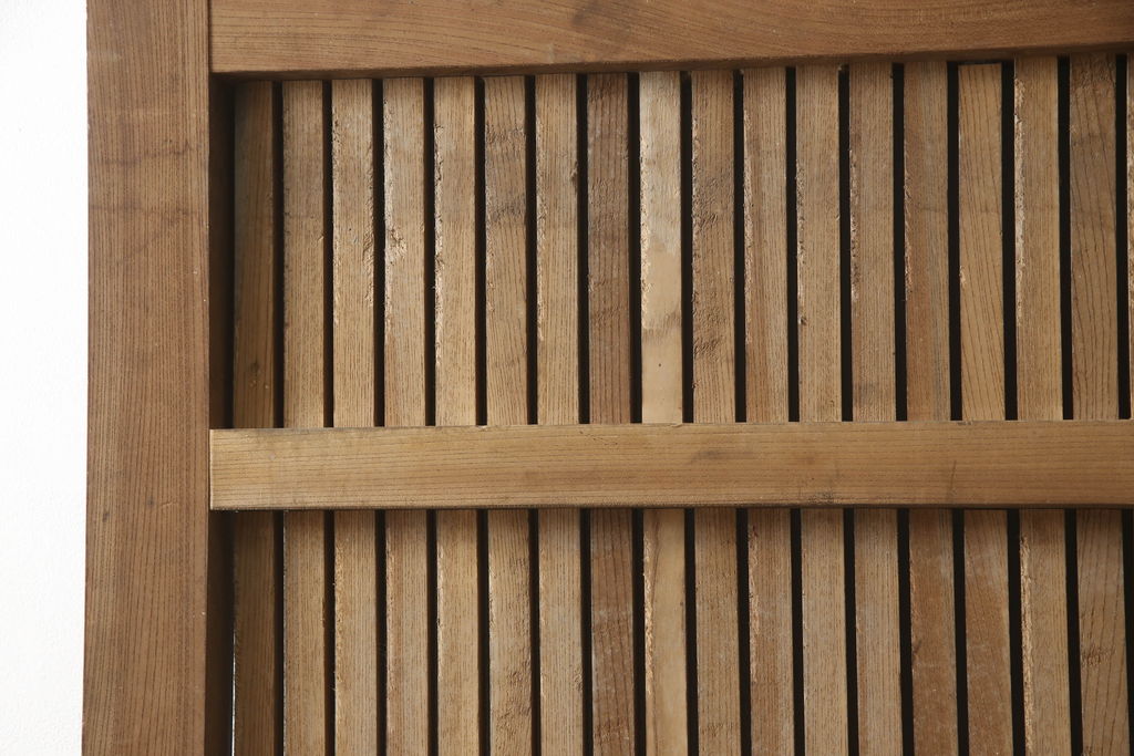 アンティーク建具　総欅(ケヤキ)材　最上級　富山産　重厚感のある馬の金具が特徴的な格子蔵戸(玄関戸、引き戸)(R-063374)