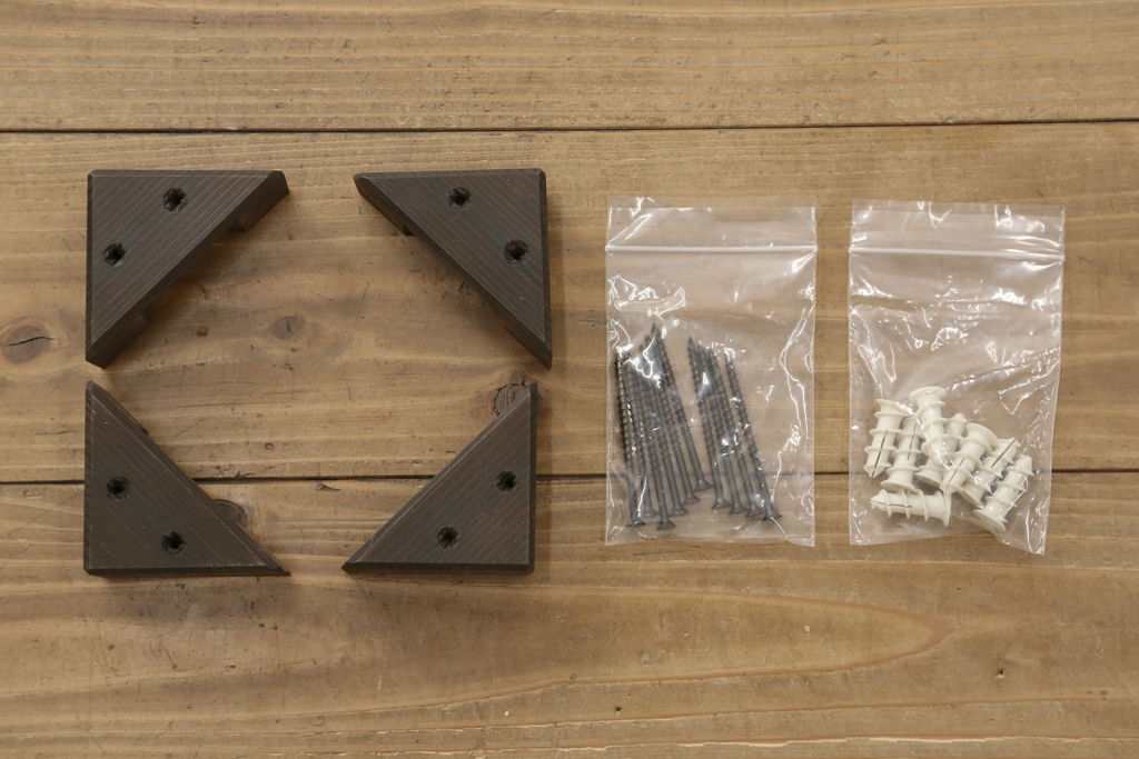 欄間を壁掛けにリメイク!固定具を制作し、ご希望の色に着色仕上げ。