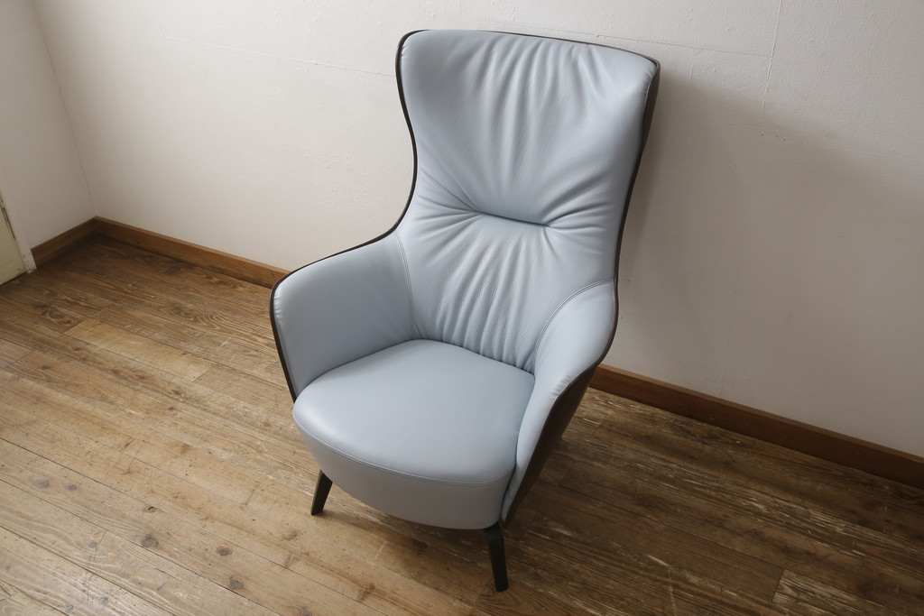 中古　美品　イタリア家具　Poltrona Frau(ポルトローナフラウ)　Mamy Blue(メイミーブルー)　品のある雰囲気を醸し出す1人掛けソファ(一人掛けソファ、アームチェア)(定価約92万円)(R-064035)