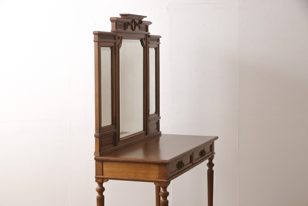 アンティーク家具　イギリスアンティーク　クラシカルな佇まいが魅力!三面鏡にもなるドレッサー(鏡台、化粧台、ミラー)(R-049473)