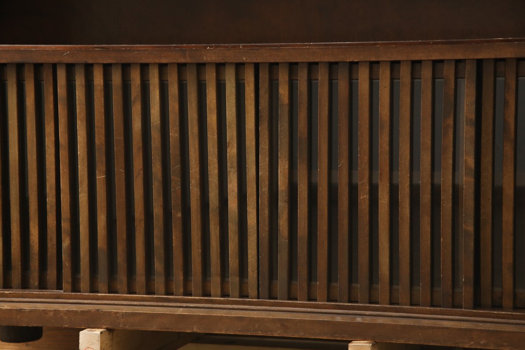 中古　九州民芸家具　シックでモダンなデザインのサイドボード(収納棚、戸棚、食器棚、茶棚)(R-059615)