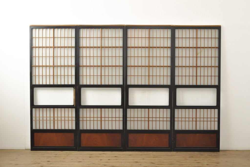 アンティーク建具　腰板欅(ケヤキ)材　上質な和を演出してくれる格子ガラス戸4枚セット(引き戸、建具)(R-059161)