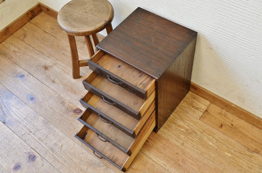 アンティーク家具　素敵な雰囲気!使い込まれたアンティーク小引き出し