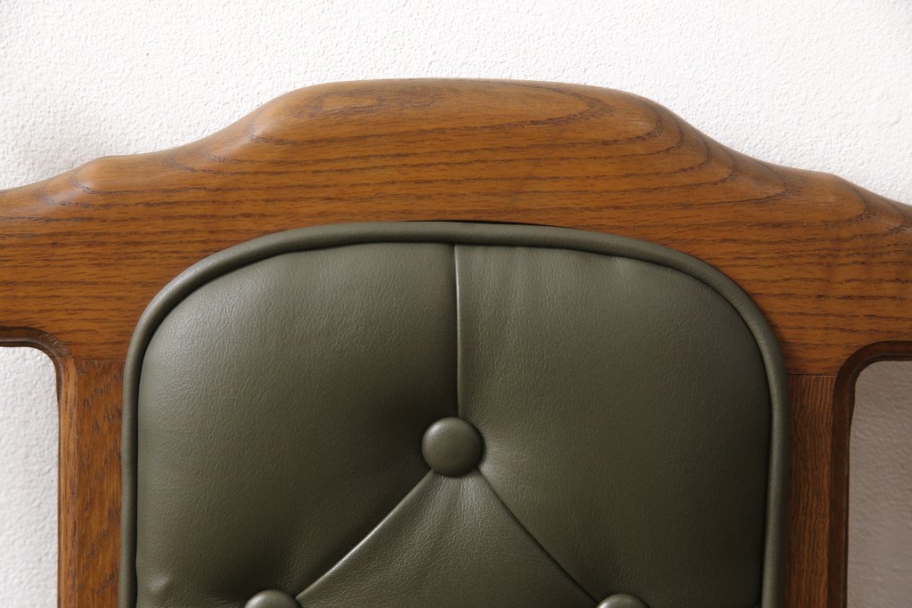 和製ビンテージ　カリモク家具(karimoku)　合皮　クラシカルな佇まいが印象的なアームチェア2脚セット(ダイニングチェア、椅子、ヴィンテージ)(R-052637)