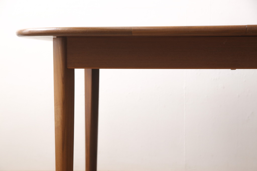 イギリスヴィンテージ　G-PLAN(ジープラン)　幅広いインテリアに合わせやすいチーク材製のエクステンションテーブル(ダイニングテーブル、ビンテージ)(R-050125)
