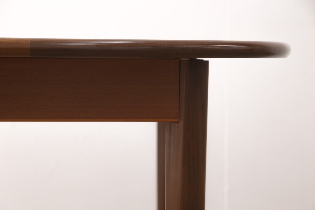 イギリスヴィンテージ　G-PLAN(ジープラン)　幅広いインテリアに合わせやすいチーク材製のエクステンションテーブル(ダイニングテーブル、ビンテージ)(R-050125)