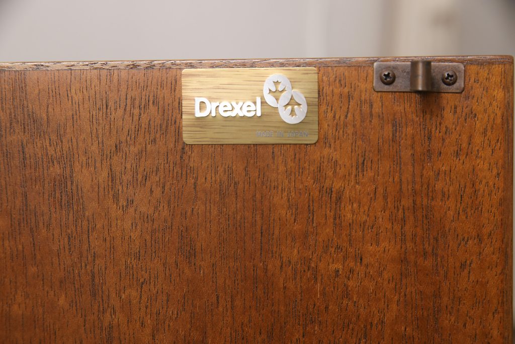中古　美品　DREXEL HERITAGE(ドレクセルヘリテイジ)　FRANCESCA(フランチェスカ)シリーズ　上品なモールディングの装飾が高級感を高めるサイドボード(クレデンザ、クリデンザ、収納棚、キャビネット、サイドキャビネット)(R-052595)