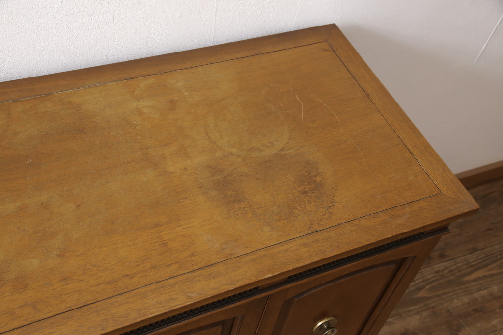 中古　DREXEL HERITAGE(ドレクセルヘリテイジ)　Triune(トライユン)　優雅な佇まいが魅力のクリデンザキャビネット(クレデンザ、サイドボード、リビングボード)(定価約66万円)(R-054491)
