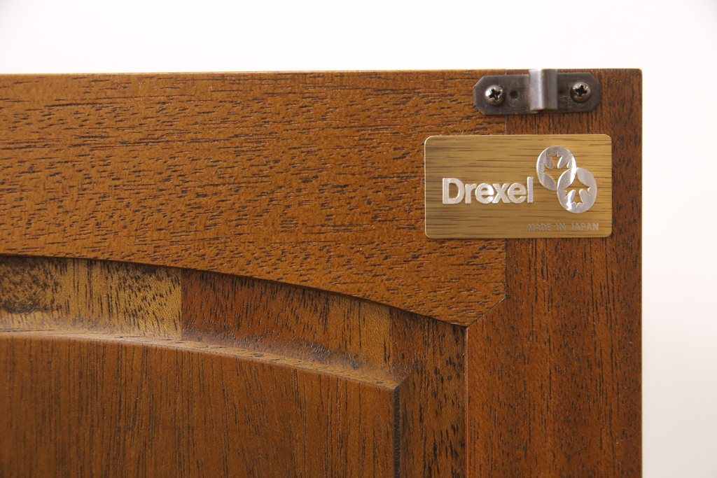 中古　DREXEL HERITAGE(ドレクセルヘリテイジ)　Triune(トライユン)　優雅な佇まいが魅力のクリデンザキャビネット(クレデンザ、サイドボード、リビングボード)(定価約66万円)(R-054492)