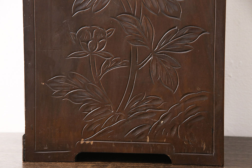 中古　美品　伝統工芸　日光彫り　華やかな花の意匠が魅力的な小引き出し(小物収納、卓上収納)(R-054471)