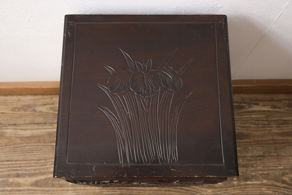中古　美品　伝統工芸　日光彫り　華やかな花の意匠が魅力的な小引き出し(小物収納、卓上収納)(R-054471)