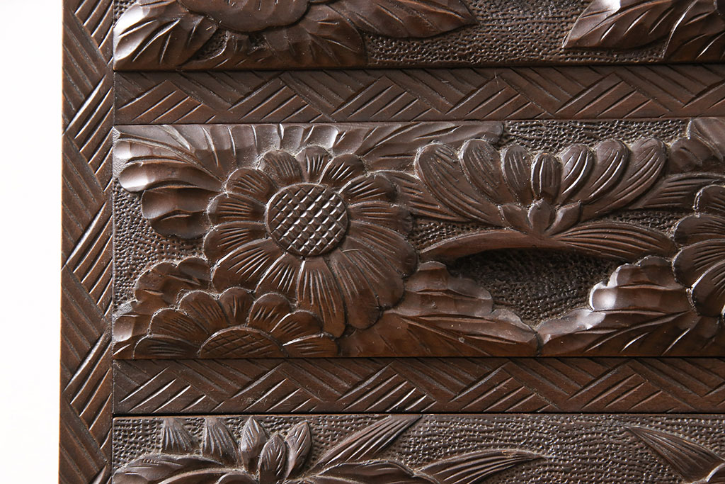 中古　美品　伝統工芸　日光彫り　華やかな花の意匠が魅力的な小引き出し(小物収納、卓上収納)(R-054471)