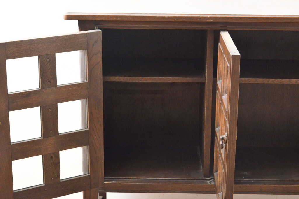 中古　美品　神戸洋家具　オーク材　クラシカルな雰囲気ただようサイドボード(定価約65万円)(収納棚、戸棚、リビングボード)(R-059519)