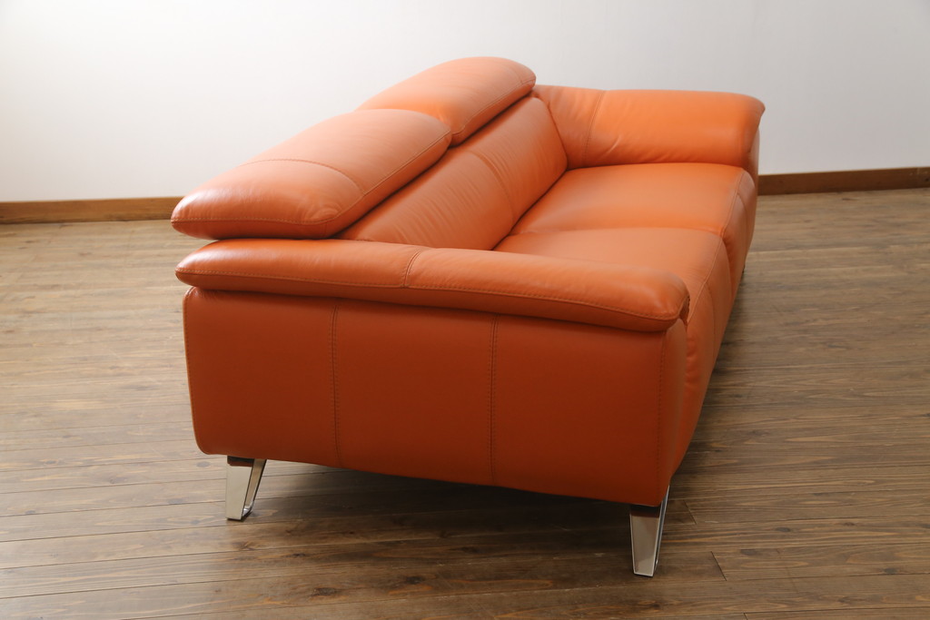 中古　美品　2020年3月頃購入　総本革(レザー)　イタリア　ニコレッティ・ホーム(NICOLETTI HOME)　テスラ(Tesla)　快適な座り心地と高級感ある空間を演出してくれる2.5Pソファ(レザーソファ、アームソファ、ハイバック、ローバック、2人掛け、3人掛け)(定価約54万円)(R-075398)
