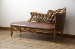 中古　高級品　イタリア家具　本革　細やかな彫刻の素晴らしいレザーシェーズロング(2人掛けソファ、二人掛け、セティ)(R-058098)
