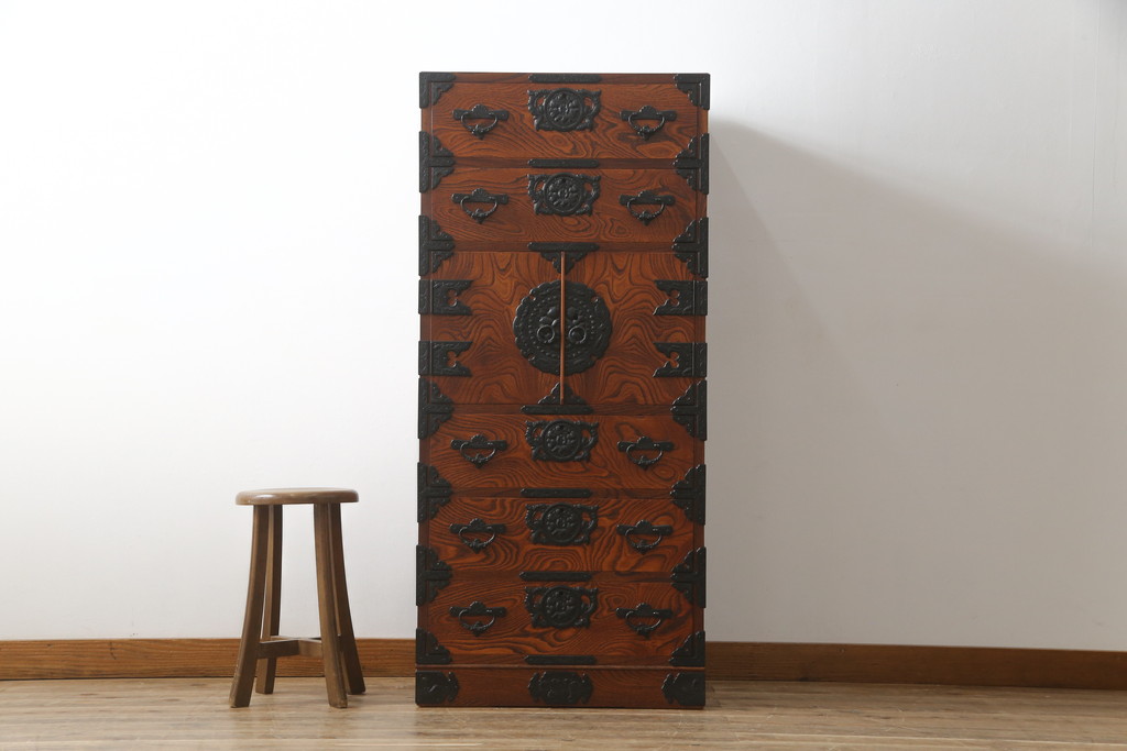 中古　美品　岩谷堂箪笥　欅産業　菊幸　美しい木目が魅力的な縦型チェスト(収納箪笥、和箪笥、引き出し)(R-077667)