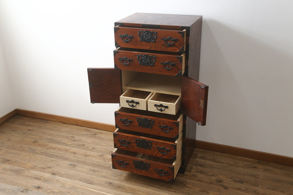 中古　美品　岩谷堂箪笥　欅産業　菊幸　美しい木目が魅力的な縦型チェスト(収納箪笥、和箪笥、引き出し)(R-077667)