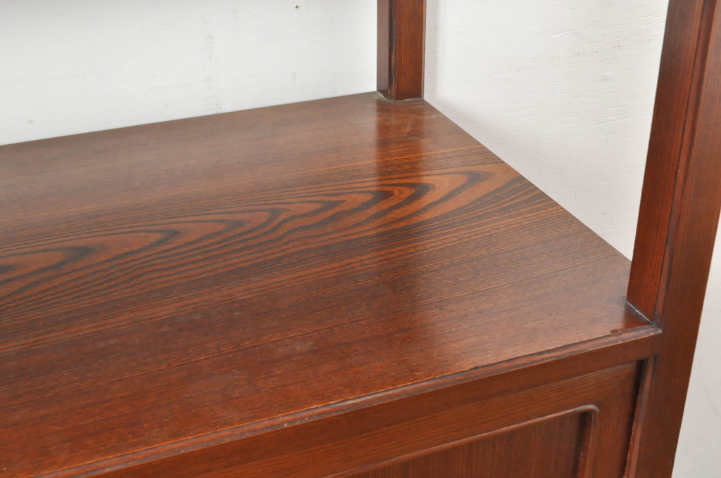 中古　高級品!!　指物工芸家具　総欅(ケヤキ)材　漆塗り　螺鈿(ラデン)　象嵌と漆絵入りの飾り棚(茶棚、サイドボード、収納棚、戸棚)(定価約120万円)(R-076551)