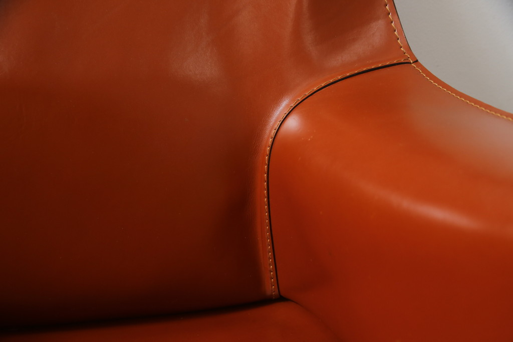 中古　Cassina(カッシーナ)　413　CAB(キャブ)　MARIO BELLINI(マリオベリーニ)　シンプルモダンな空間づくりに活躍するアームチェア(ダイニングチェア、椅子、イス)(定価約38万5千円)(R-069822)