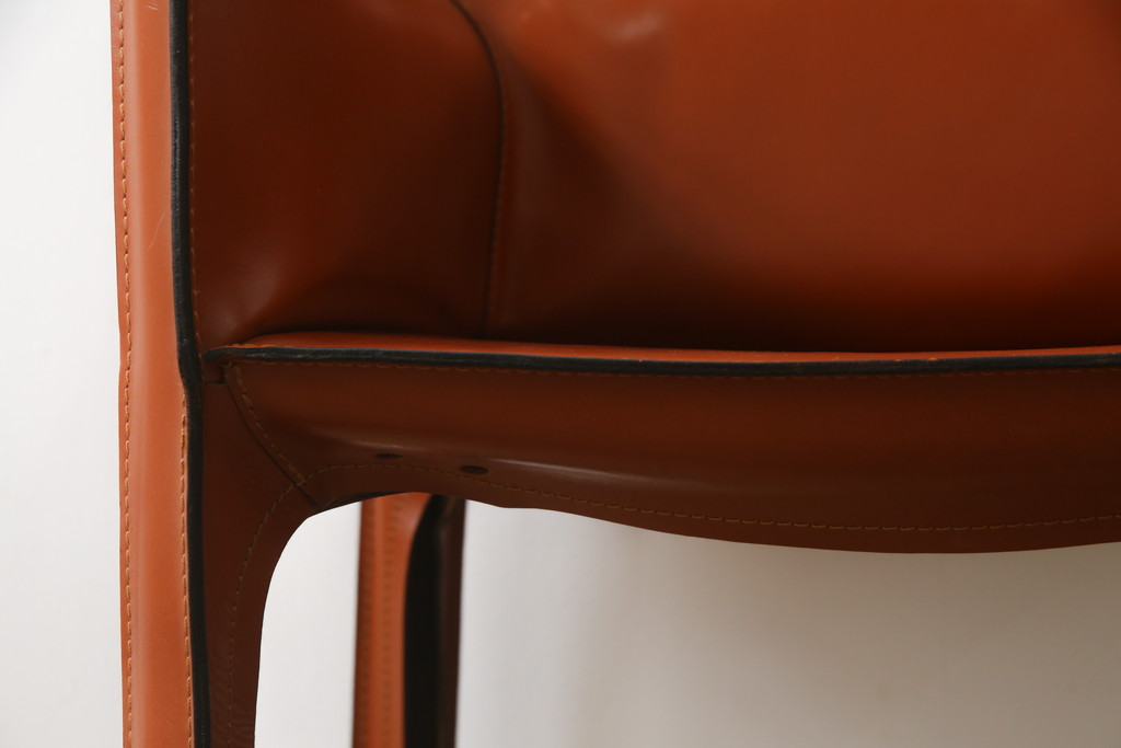 中古　Cassina(カッシーナ)　413　CAB(キャブ)　MARIO BELLINI(マリオベリーニ)　シンプルモダンな空間づくりに活躍するアームチェア(ダイニングチェア、椅子、イス)(定価約38万5千円)(R-069822)