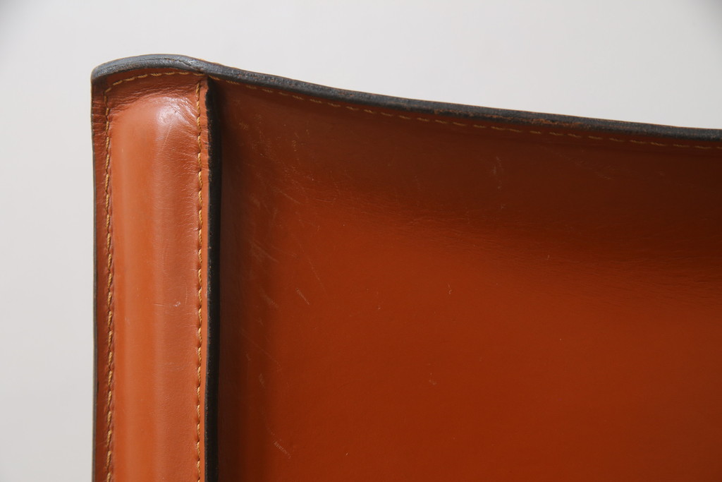 中古　Cassina(カッシーナ)　413　CAB(キャブ)　MARIO BELLINI(マリオベリーニ)　シンプルモダンな空間づくりに活躍するアームチェア(ダイニングチェア、椅子、イス)(定価約38万5千円)(R-069822)