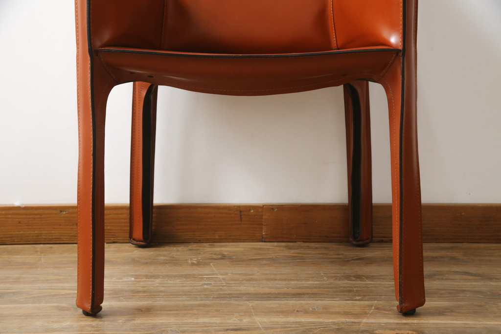 中古　Cassina(カッシーナ)　413　CAB(キャブ)　MARIO BELLINI(マリオベリーニ)　シンプルモダンな空間づくりに活躍するアームチェア(ダイニングチェア、椅子、イス)(定価約38万5千円)(R-069822)