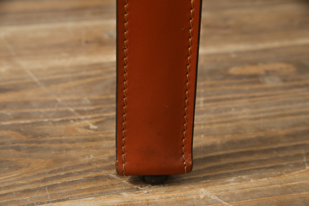 中古　Cassina(カッシーナ)　413　CAB(キャブ)　MARIO BELLINI(マリオベリーニ)　シンプルモダンな空間づくりに活躍するアームチェア(ダイニングチェア、椅子、イス)(定価約38万5千円)(R-069822)