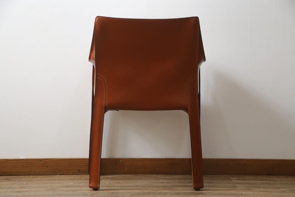 中古　Cassina(カッシーナ)　413　CAB(キャブ)　MARIO BELLINI(マリオベリーニ)　シンプルモダンな空間づくりに活躍するアームチェア(ダイニングチェア、椅子、イス)(定価約38万5千円)(R-069822)
