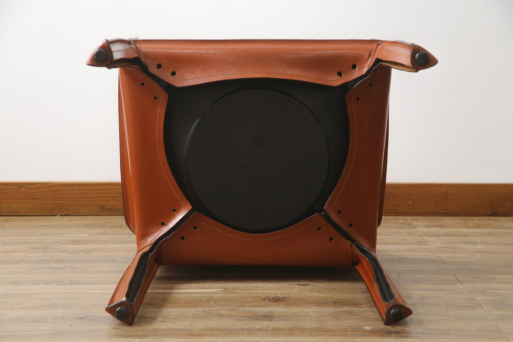 中古　Cassina(カッシーナ)　413　CAB(キャブ)　MARIO BELLINI(マリオベリーニ)　シンプルモダンな空間づくりに活躍するアームチェア(ダイニングチェア、椅子、イス)(定価約38万5千円)(R-069822)