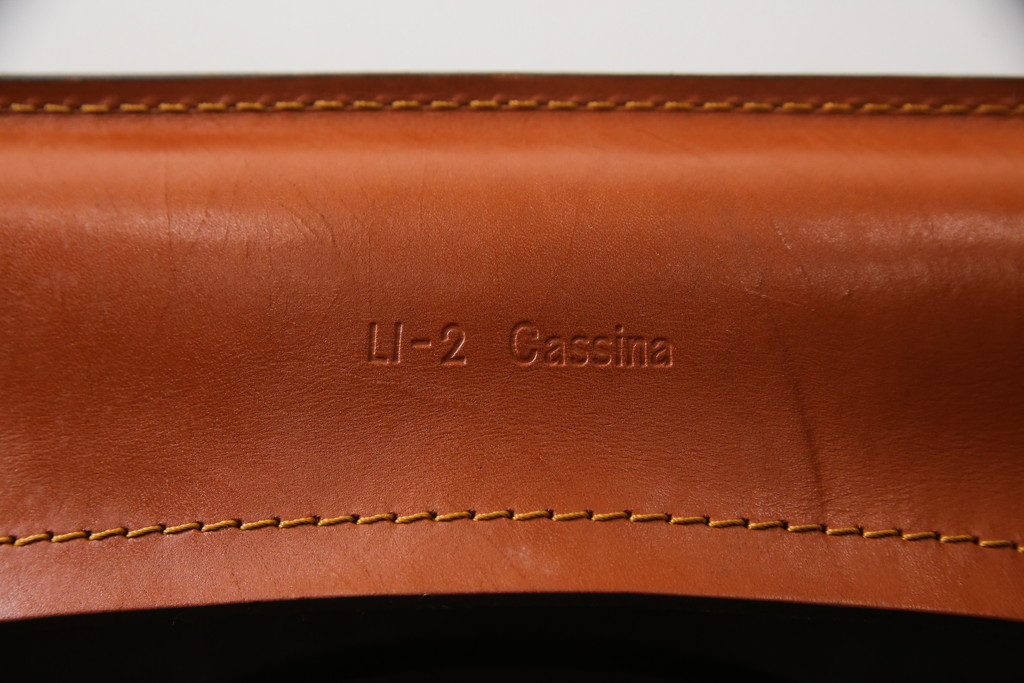 中古　Cassina(カッシーナ)　413　CAB(キャブ)　MARIO BELLINI(マリオベリーニ)　シンプルモダンな空間づくりに活躍するアームチェア(ダイニングチェア、椅子、イス)(定価約38万5千円)(R-069822)