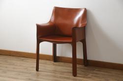 中古　Cassina(カッシーナ)　413　CAB(キャブ)　MARIO BELLINI(マリオベリーニ)　本革(レザー)　シンプルモダンな空間づくりに活躍するアームチェア(ダイニングチェア、椅子、イス)(定価約41万8千円)(R-075848)