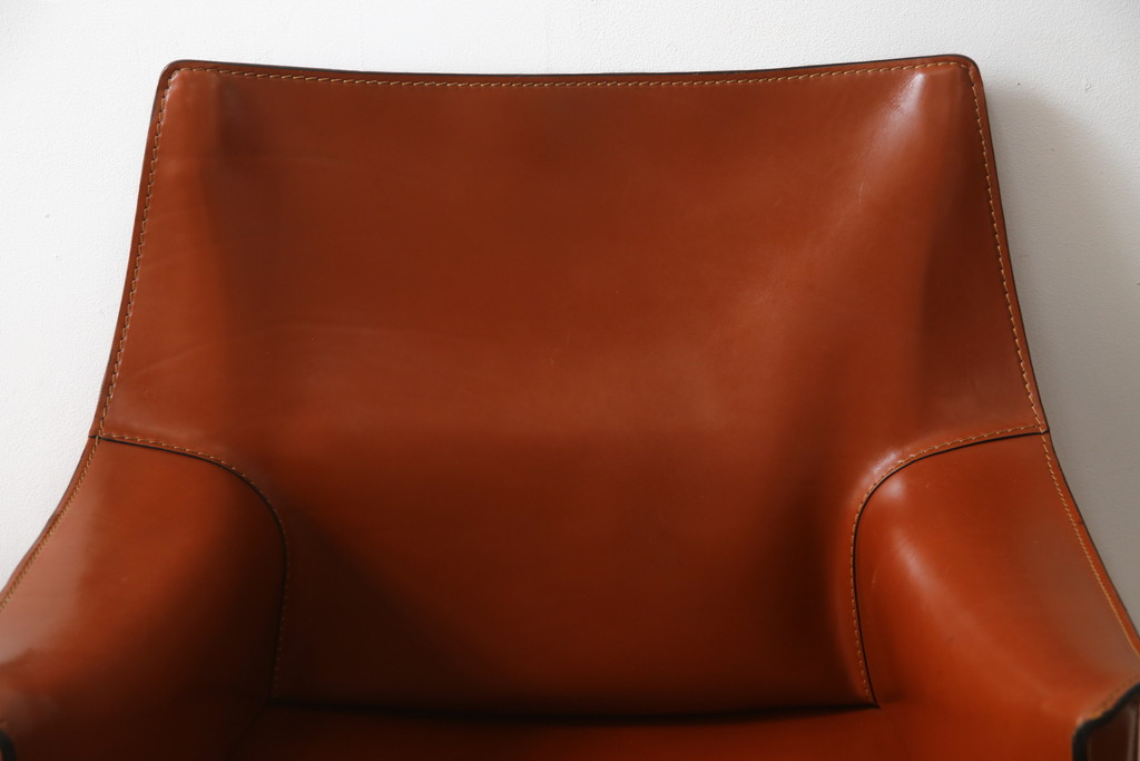 中古　Cassina(カッシーナ)　413　CAB(キャブ)　MARIO BELLINI(マリオベリーニ)　本革(レザー)　シンプルモダンな空間づくりに活躍するアームチェア(ダイニングチェア、椅子、イス)(定価約41万8千円)(R-075848)
