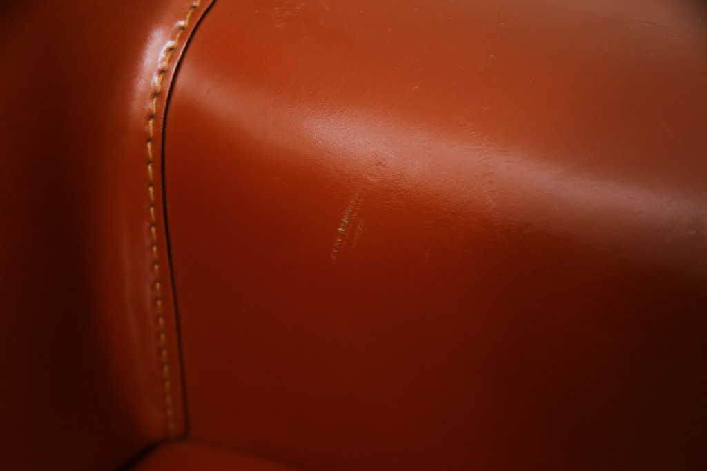 中古　Cassina(カッシーナ)　413　CAB(キャブ)　MARIO BELLINI(マリオベリーニ)　本革(レザー)　シンプルモダンな空間づくりに活躍するアームチェア(ダイニングチェア、椅子、イス)(定価約41万8千円)(R-075848)