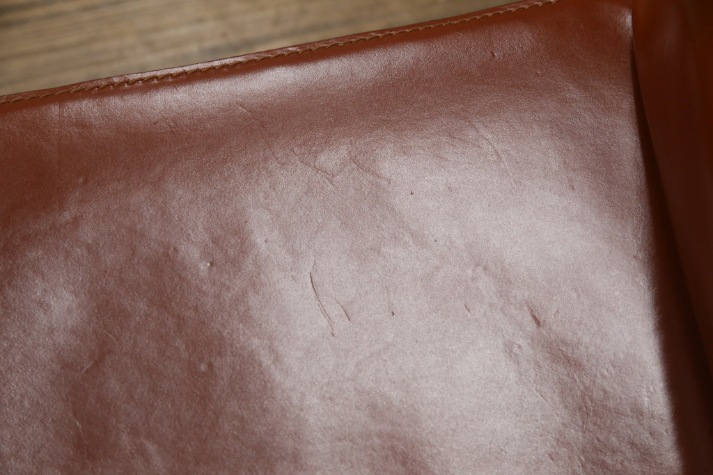 中古　Cassina(カッシーナ)　413　CAB(キャブ)　MARIO BELLINI(マリオベリーニ)　本革(レザー)　シンプルモダンな空間づくりに活躍するアームチェア(ダイニングチェア、椅子、イス)(定価約41万8千円)(R-075848)