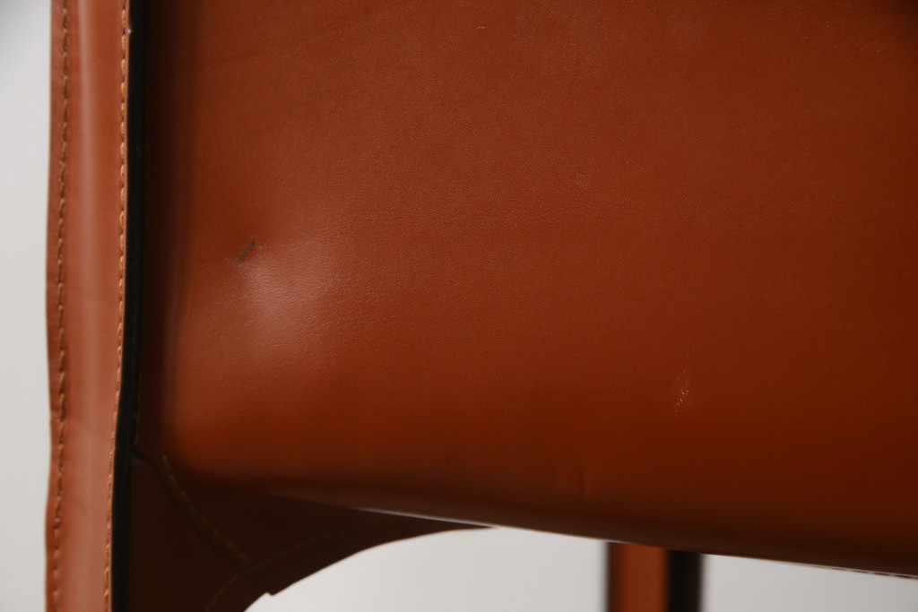 中古　Cassina(カッシーナ)　413　CAB(キャブ)　MARIO BELLINI(マリオベリーニ)　本革(レザー)　シンプルモダンな空間づくりに活躍するアームチェア(ダイニングチェア、椅子、イス)(定価約41万8千円)(R-075848)
