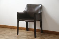 中古　Cassina(カッシーナ)　413　CAB(キャブ)　MARIO BELLINI(マリオベリーニ)　本革(レザー)　シンプルモダンな空間づくりに活躍するアームチェア(ダイニングチェア、椅子、イス)(定価約41万8千円)(R-074317)