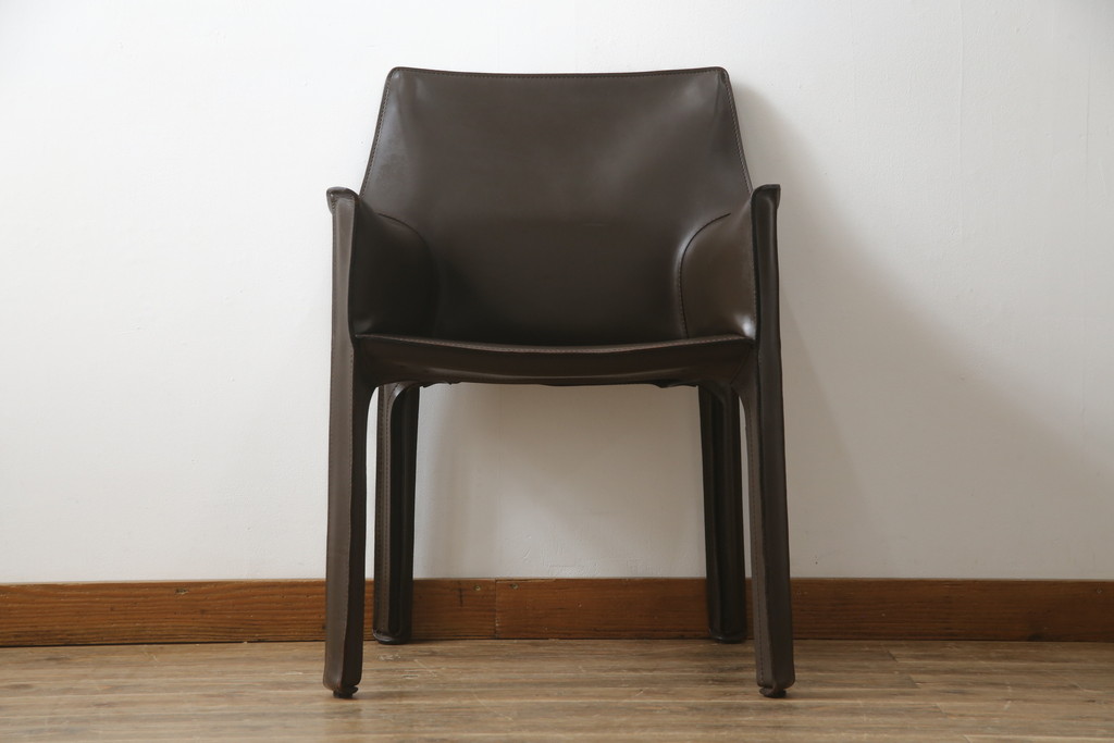 中古　Cassina(カッシーナ)　413　CAB(キャブ)　MARIO BELLINI(マリオベリーニ)　本革(レザー)　シンプルモダンな空間づくりに活躍するアームチェア(ダイニングチェア、椅子、イス)(定価約41万8千円)(R-074317)