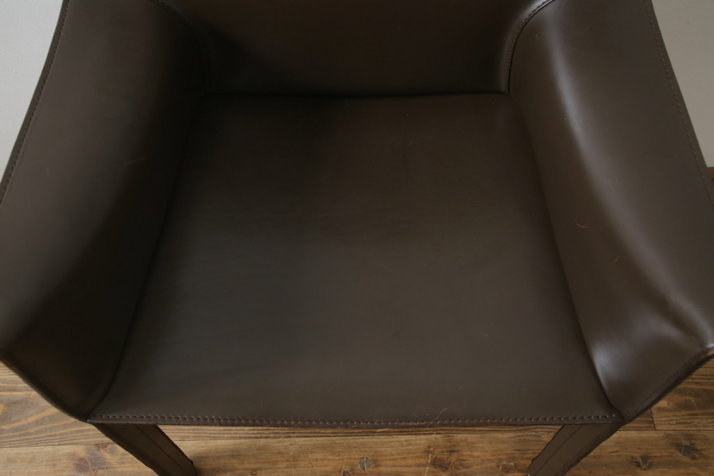 中古　Cassina(カッシーナ)　413　CAB(キャブ)　MARIO BELLINI(マリオベリーニ)　本革(レザー)　シンプルモダンな空間づくりに活躍するアームチェア(ダイニングチェア、椅子、イス)(定価約41万8千円)(R-074317)