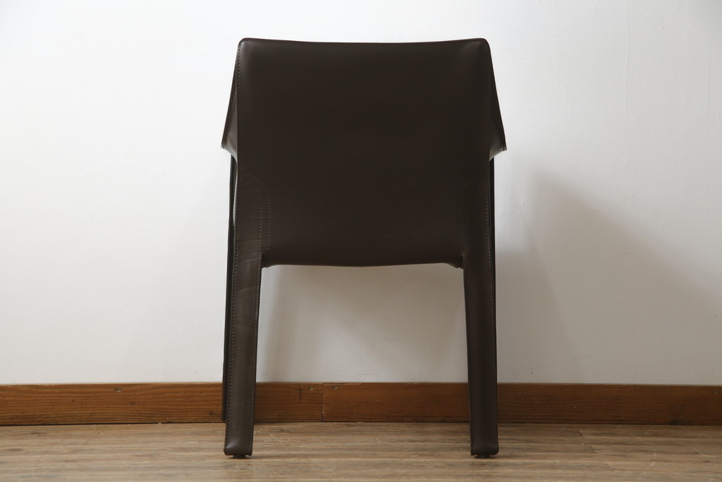 中古　Cassina(カッシーナ)　413　CAB(キャブ)　MARIO BELLINI(マリオベリーニ)　本革(レザー)　シンプルモダンな空間づくりに活躍するアームチェア(ダイニングチェア、椅子、イス)(定価約41万8千円)(R-074317)