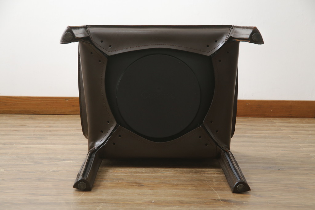 中古　Cassina(カッシーナ)　413　CAB(キャブ)　MARIO BELLINI(マリオベリーニ)　本革(レザー)　シンプルモダンな空間づくりに活躍するアームチェア(ダイニングチェア、椅子、イス)(定価約41万8千円)(R-074317)