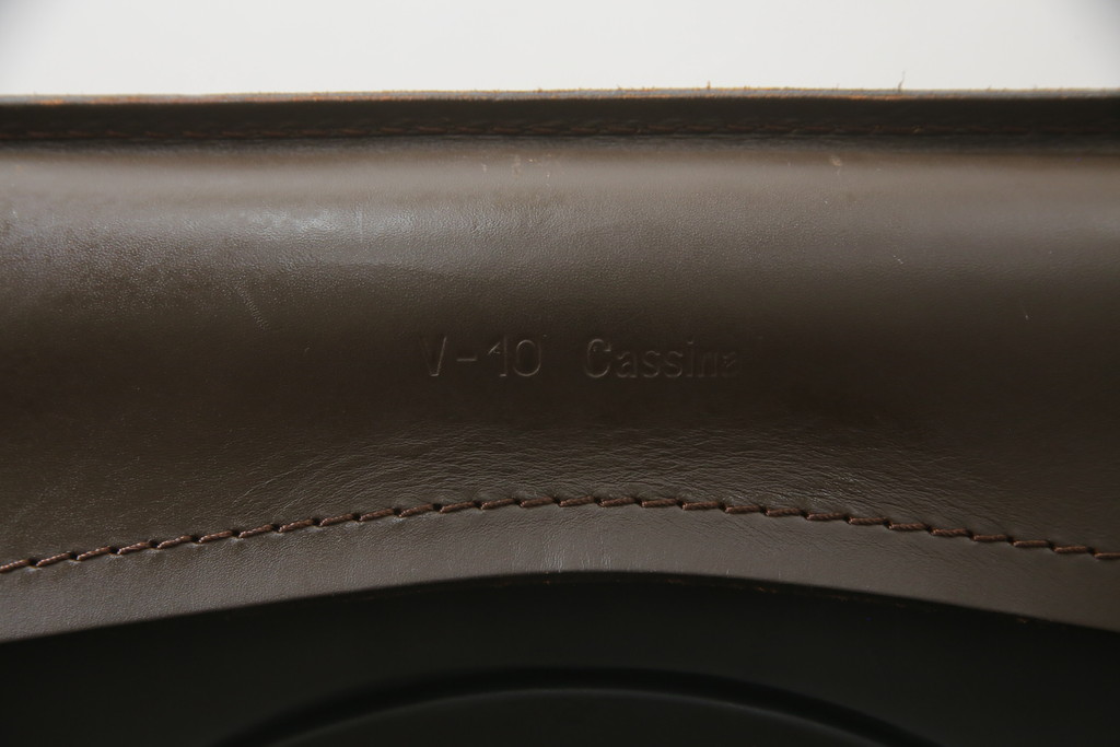 中古　Cassina(カッシーナ)　413　CAB(キャブ)　MARIO BELLINI(マリオベリーニ)　本革(レザー)　シンプルモダンな空間づくりに活躍するアームチェア(ダイニングチェア、椅子、イス)(定価約41万8千円)(R-074317)