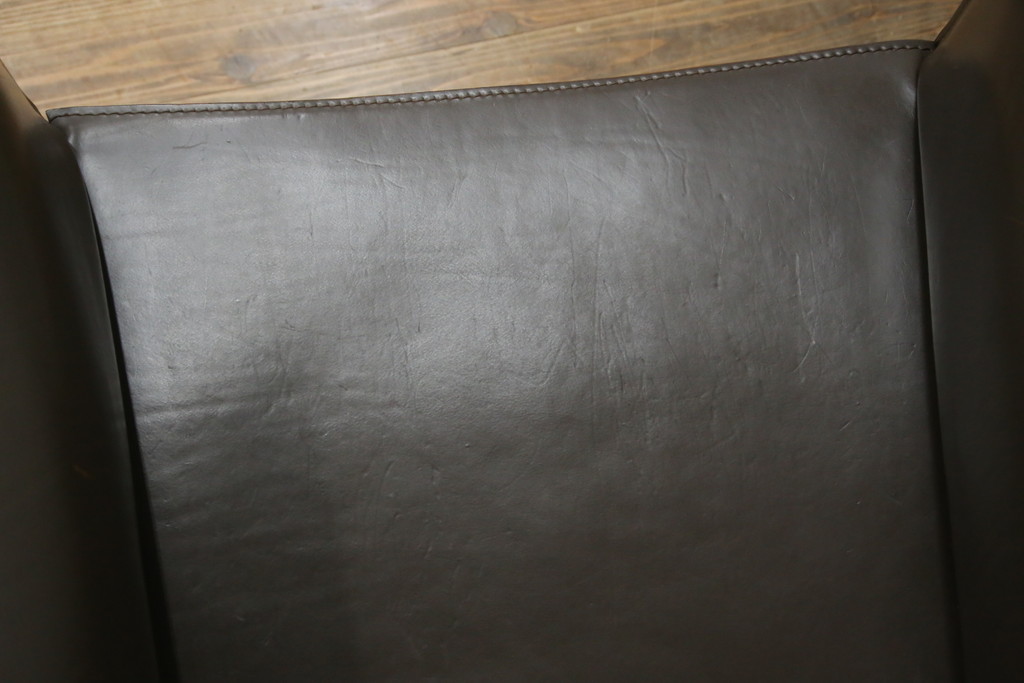 中古　Cassina(カッシーナ)　413　CAB(キャブ)　MARIO BELLINI(マリオベリーニ)　本革(レザー)　シンプルモダンな空間づくりに活躍するアームチェア2脚セット(ダイニングチェア、椅子、イス)(定価2脚で約83万6千円)(R-074312)
