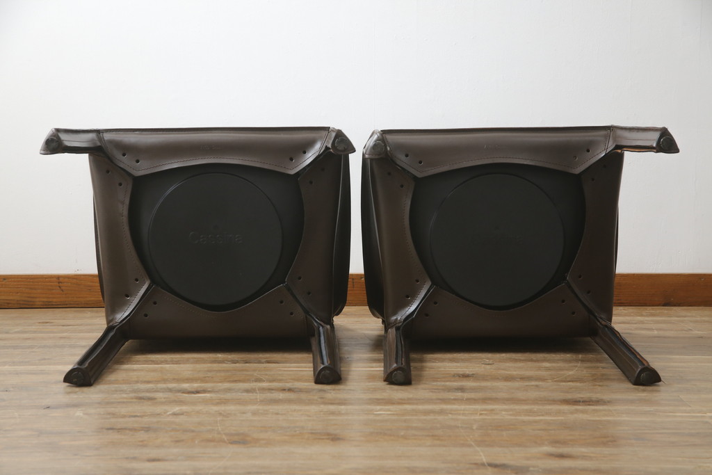 中古　Cassina(カッシーナ)　413　CAB(キャブ)　MARIO BELLINI(マリオベリーニ)　本革(レザー)　シンプルモダンな空間づくりに活躍するアームチェア2脚セット(ダイニングチェア、椅子、イス)(定価2脚で約83万6千円)(R-074312)