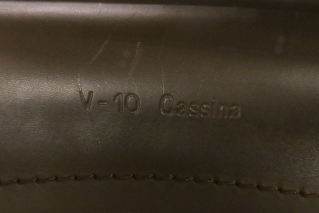 中古　Cassina(カッシーナ)　413　CAB(キャブ)　MARIO BELLINI(マリオベリーニ)　本革(レザー)　シンプルモダンな空間づくりに活躍するアームチェア2脚セット(ダイニングチェア、椅子、イス)(定価2脚で約83万6千円)(R-074312)